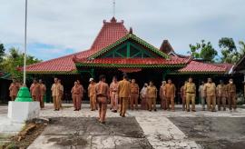 KOORDINASI RUTIN DAN APEL  PAGI HARI SENIN 17 NOVEMBER 2025 DI KALURAHAN KARANGMOJO